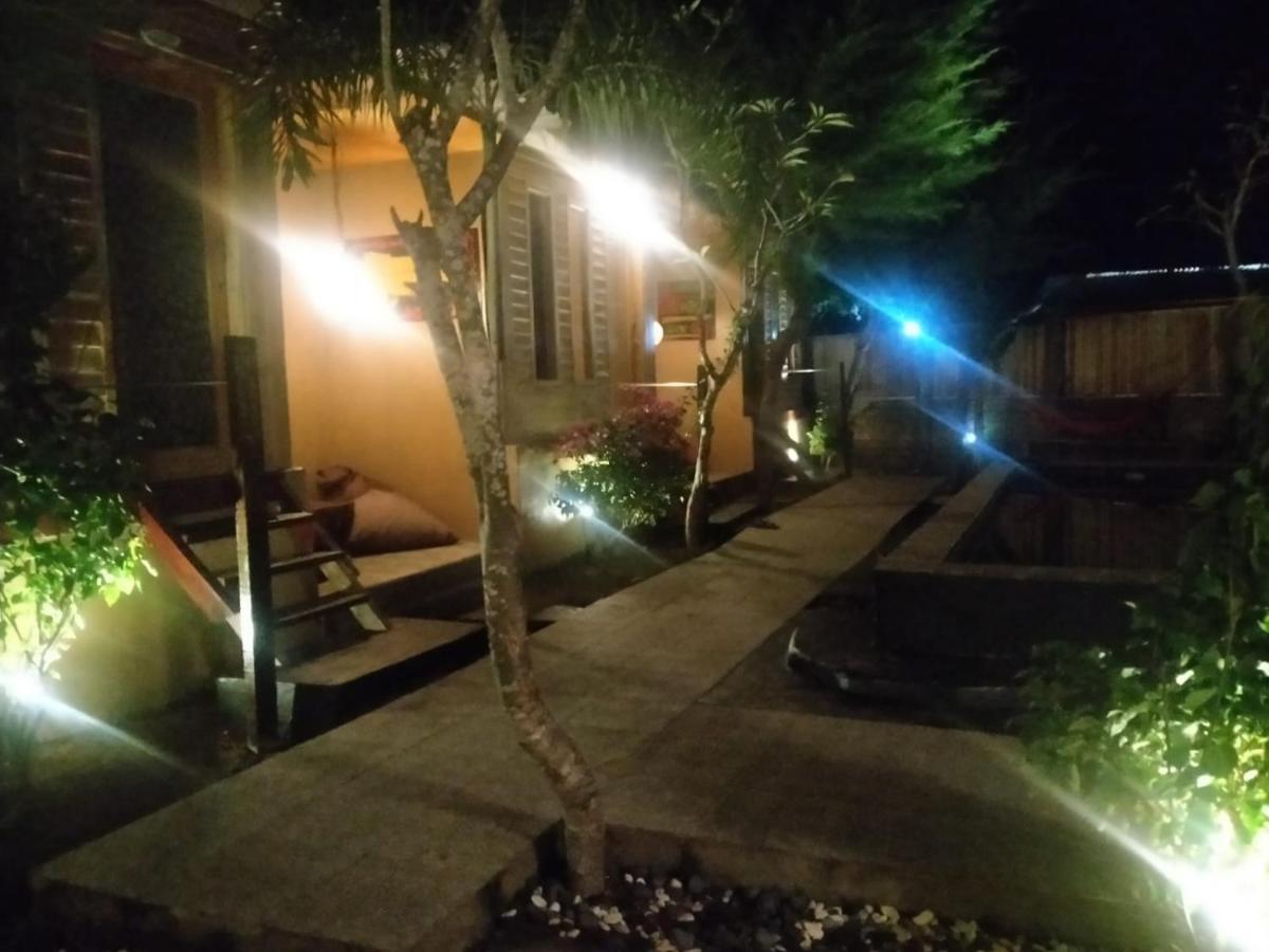 The Huts Villa Джили Трауанган Екстериор снимка